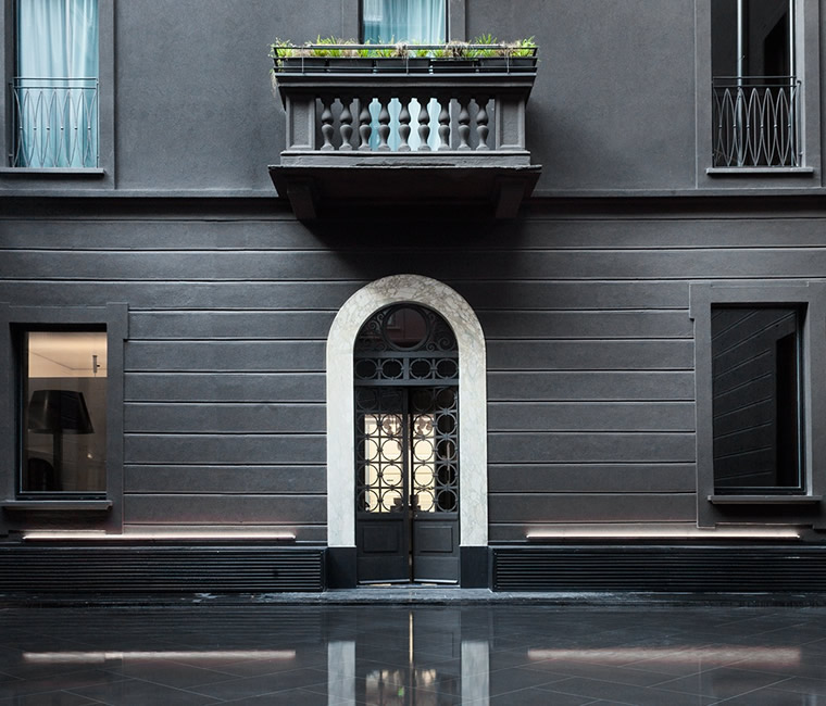 Senato Hotel Milano courtyard door